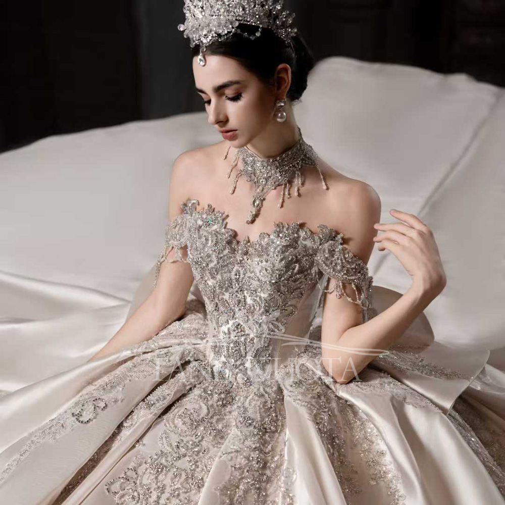 Luxury Rose Pink Sequined Ball - огляд і ціна Embroidery Roses