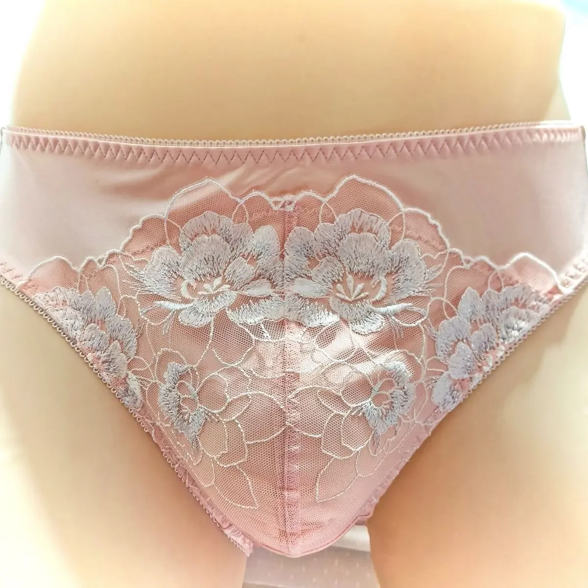 Man's Lace Embroidery Pink Bri - огляд і ціна Embroidery Lace